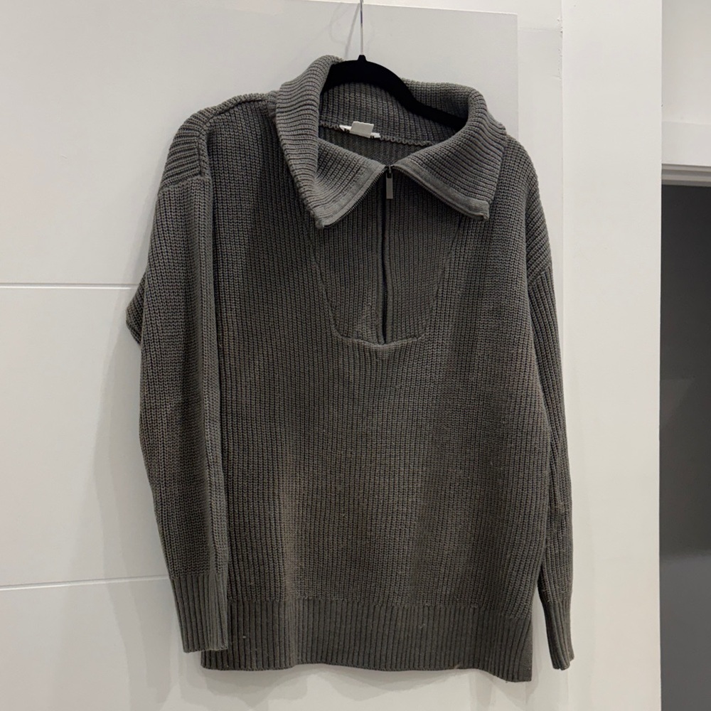 Ingrid & Isabel gray half zip maternity sweater